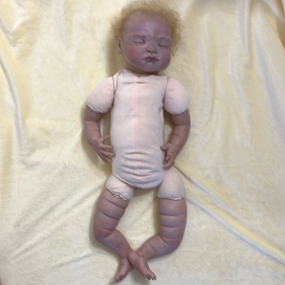 “Stella” reborn doll by Melody Hess. Signed body. EC. LIMITED EDITION of 250 - Picture 7 of 17